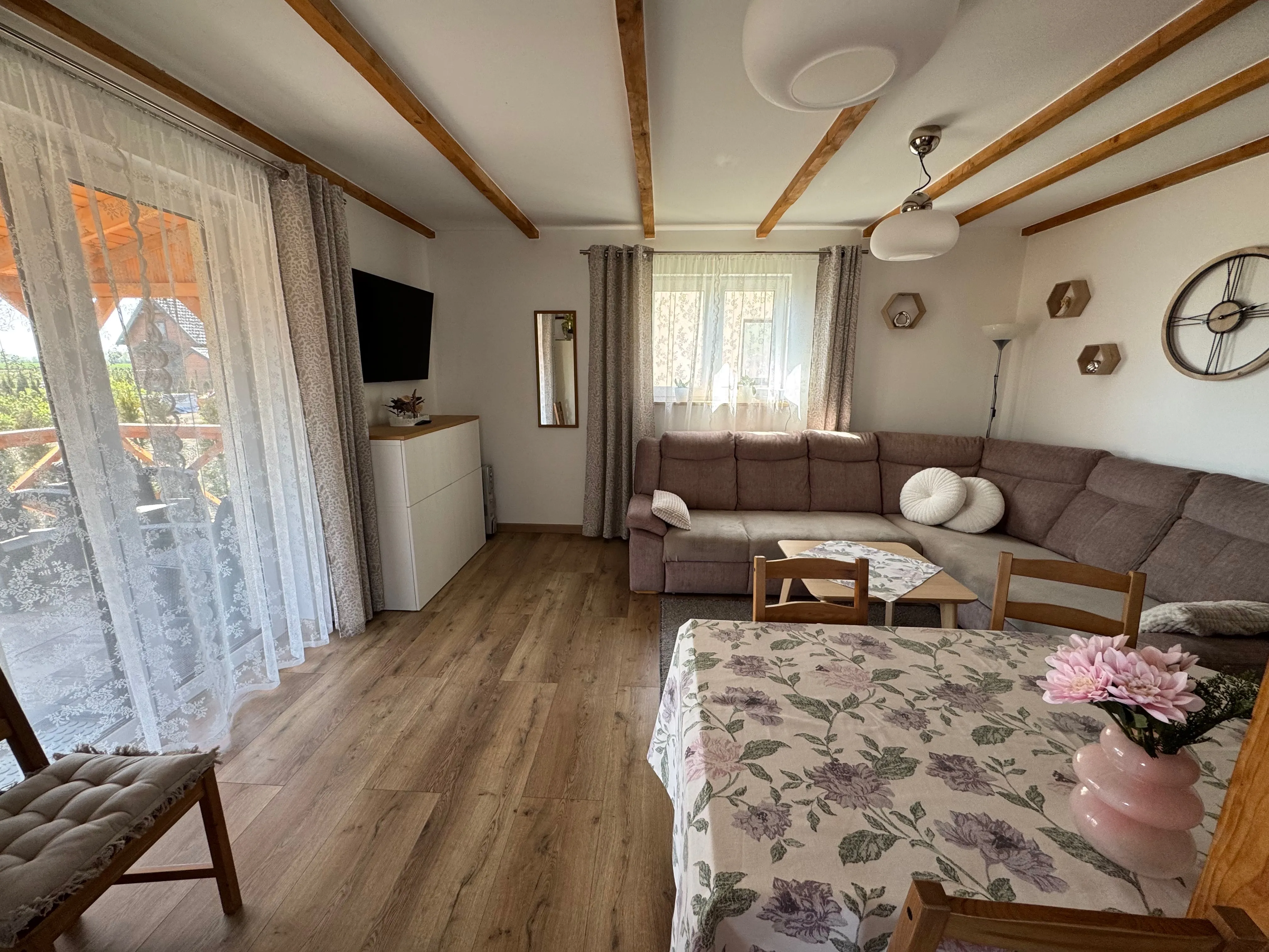 Salon — rozkładana sofa narożna